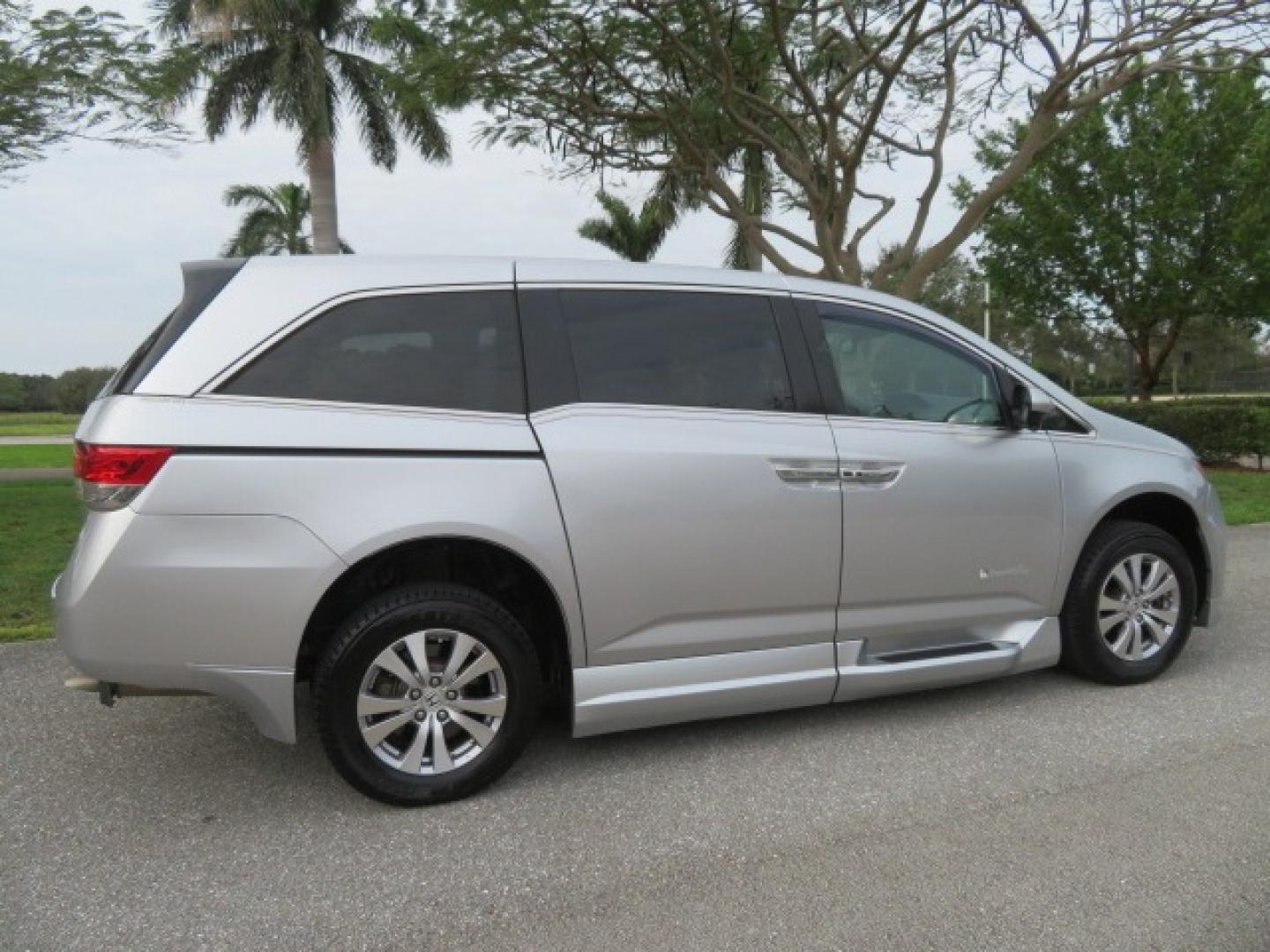 2014 Silver /GRAY Honda Odyssey EX-L (5FNRL5H68EB) with an 3.5L V6 SOHC 24V engine, 6-Speed Automatic transmission, located at 4301 Oak Circle #19, Boca Raton, FL, 33431, (954) 561-2499, 26.388861, -80.084038 - You are looking at Gorgeous Low Mileage 2014 Honda Odyssey EX-L Braunability Freedom Van Handicap Van Wheelchair Van Conversion Van with 25K Original Miles, Power Side Entry Ramp with Kneeling Van Function, Passenger Side Quick Lock System (same as ez lock), Quick Release Front Seats, Tie Down Syste - Photo#18